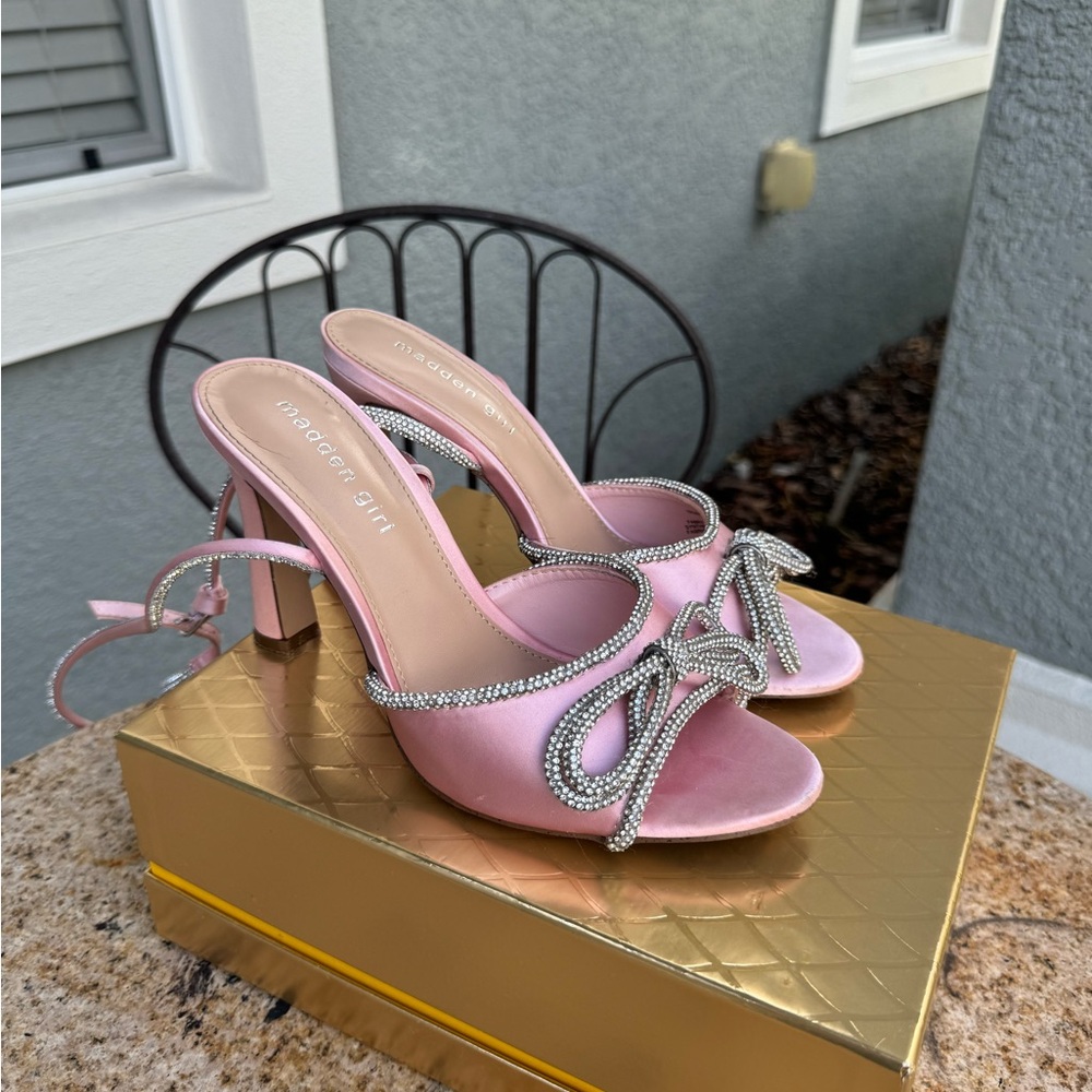 Madden Girl Pink Sparkly Bow Heels!